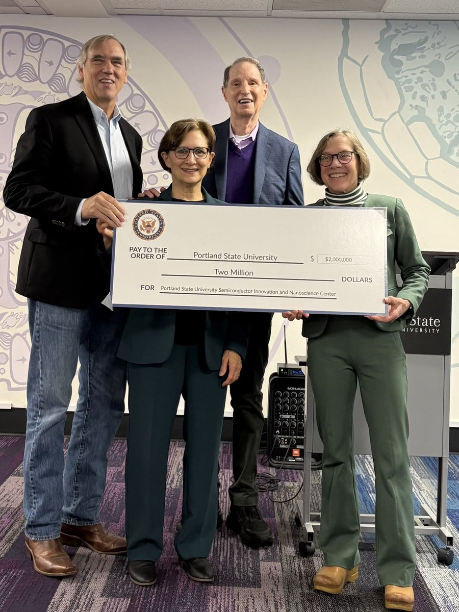 RonWyden's tweet photo. Great day here at @Portland_State with @SenJeffMerkley &amp; @RepBonamici to learn how the school &amp; students will use the $2 million federal investment we worked to secure for semiconductor &amp; nanotechnology research &amp; training. https://t.co/k8ycNhTjCw
