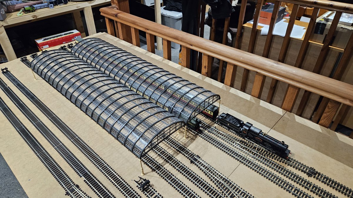 GbHtrain's tweet photo. Okay, so the max amount of long coaches I can put in my big station is 4. I would've prefered 5 but I guess 4 will do https://t.co/LYsB1mUXLh
