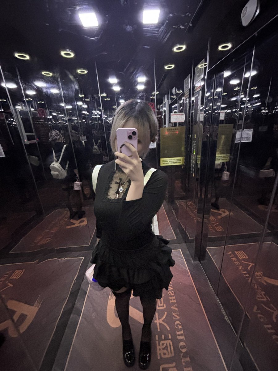 liSadvwv's tweet photo. 出门我就这样 https://t.co/AFJvcOMk9D