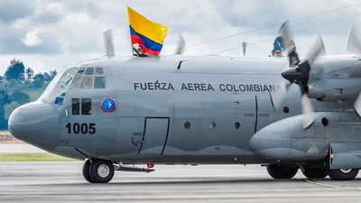 SA_Defensa's tweet photo. The @FuerzaAereaCol's FAC-1005 is participating in the transport of Salvadorian personnel to Haiti. https://t.co/KqHs9kdiz8