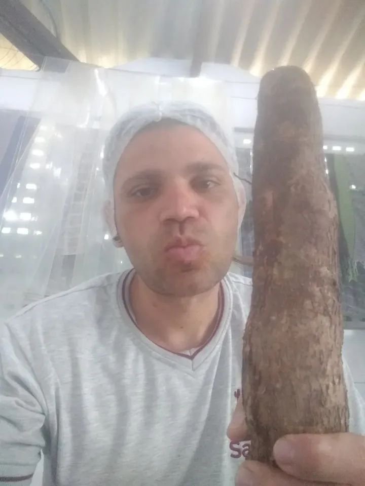 paraLanches's tweet photo. Vamo trabalhar rapaziada, quem conquista as coisas roubando é o Lula https://t.co/dxTrlhwEhp