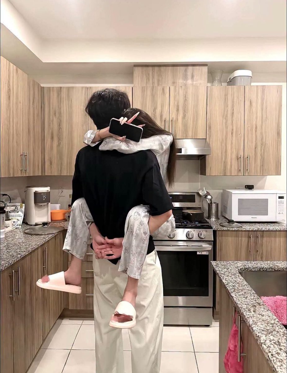 HASHCUTIEPIE's tweet photo. In the future, I want to experience a love like this 🤍 https://t.co/FzRKVJ0gqR