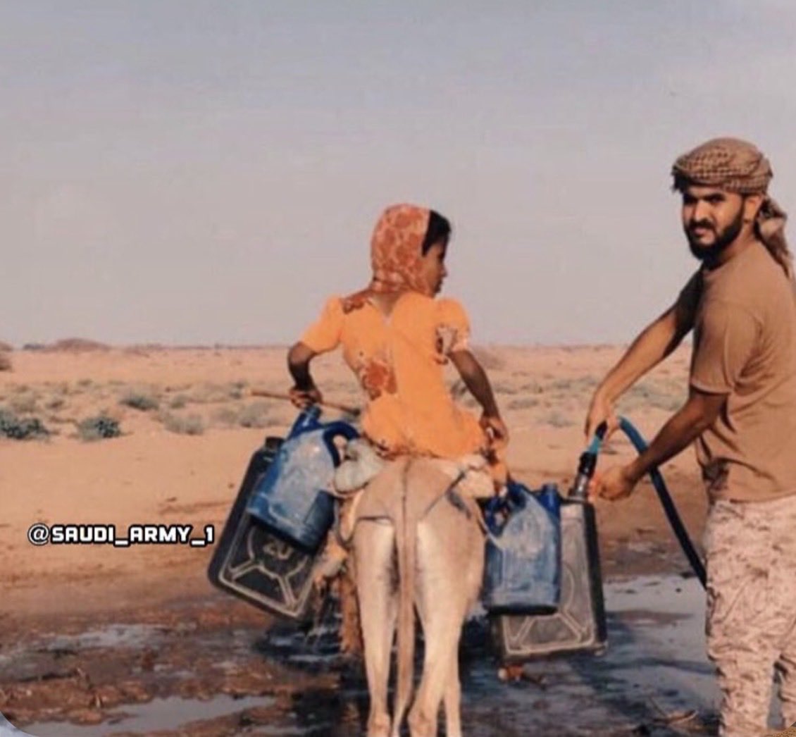 veuneq's tweet photo. @ayla_tyl كل اللي ذكرتيهم شهداء الحوثي هو اللي قتل وشرد وجوع 
لو اننا فعلاً مثل جيش البندوره كان افتكينا من الحوثي واندثر من زمن جدي https://t.co/gD7i3IHxE1