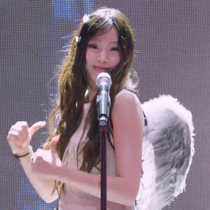 hwangl33's tweet photo. wings 🪽 https://t.co/L9v99y5sHK