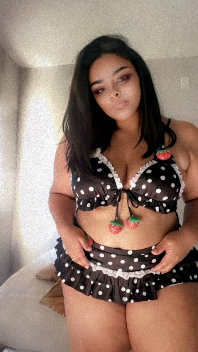 yourcutierii's tweet photo. who wants to go on a date with me? im all ready for u daddy 🥺 #explore https://t.co/uU4UU9bwAT