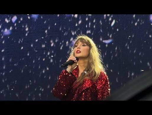 Mechthild_Dd's tweet photo. @PopBase Eras tour all too well was straight up religious. 

Every night the whole stadium yelling “fuck the patriarchy” on cue… unmatched https://t.co/bWe9McIKfs