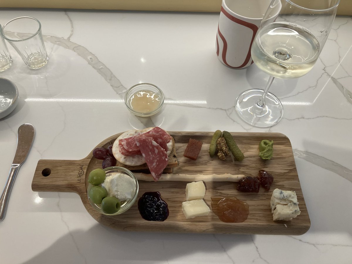 sianzito's tweet photo. @CapitalOne your lounge @JFKairport is amazing! Stephanie at the desk so helpful, &amp; Syed &amp; staff at the Cheese Monger in your beautiful lounge was excellent! Can’t wait to be back.  #greatstaff https://t.co/fykZvQTInW