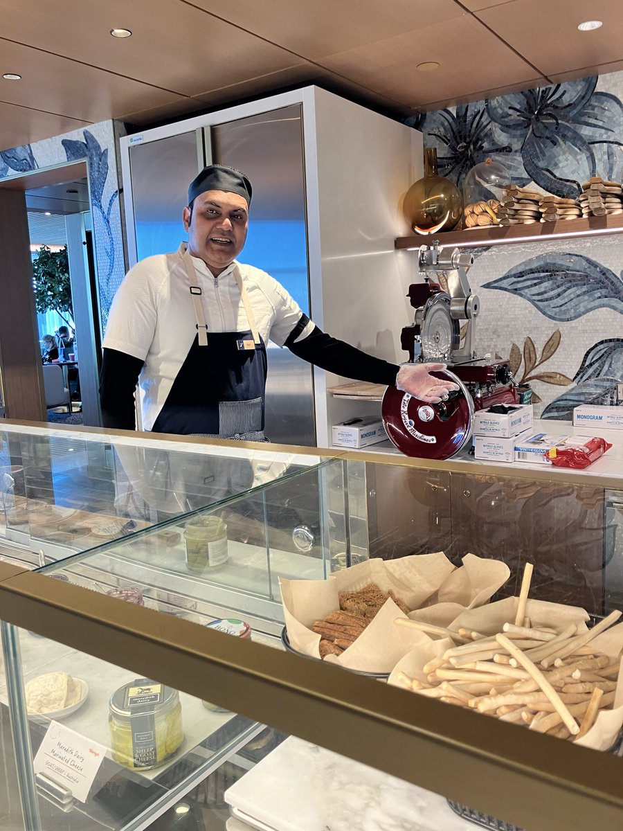 sianzito's tweet photo. @CapitalOne your lounge @JFKairport is amazing! Stephanie at the desk so helpful, &amp; Syed &amp; staff at the Cheese Monger in your beautiful lounge was excellent! Can’t wait to be back.  #greatstaff https://t.co/fykZvQTInW