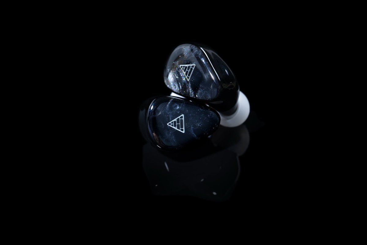 ZerkGamingMods's tweet photo. The Padsmith Astra IEM Black Edition is now available! 🙌

▪️10mm Dynamic Driver + Micro Planar
▪️Sensitivity 105db, Impedance 22Ω
▪️FR 20hz - 30khz
▪️Connection Wired 3.5mm and 4.4mm
▪️Individually Hand-Painted

https://t.co/kwEZQY1arP https://t.co/Wn2eKog4Qf