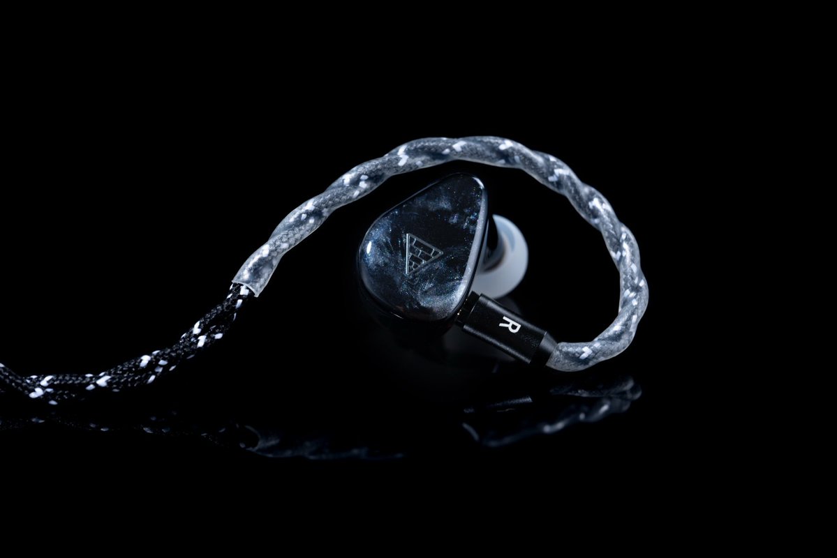 ZerkGamingMods's tweet photo. The Padsmith Astra IEM Black Edition is now available! 🙌

▪️10mm Dynamic Driver + Micro Planar
▪️Sensitivity 105db, Impedance 22Ω
▪️FR 20hz - 30khz
▪️Connection Wired 3.5mm and 4.4mm
▪️Individually Hand-Painted

https://t.co/kwEZQY1arP https://t.co/Wn2eKog4Qf