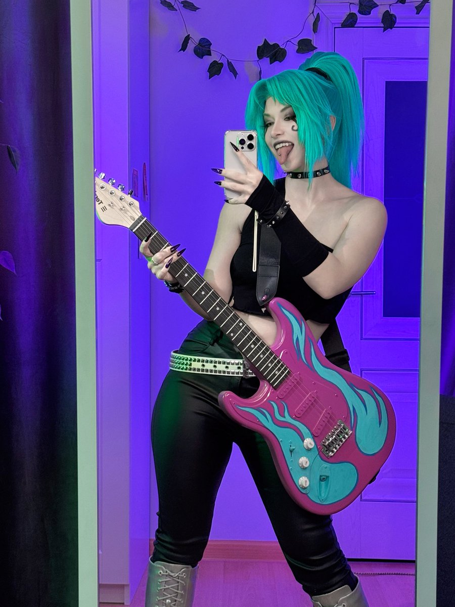 BakaChi_cos's tweet photo. A cosplay nobody saw coming 👀🎸
EMBER McLAIN is here!! 💚🔥 https://t.co/RHt2BBqpcG