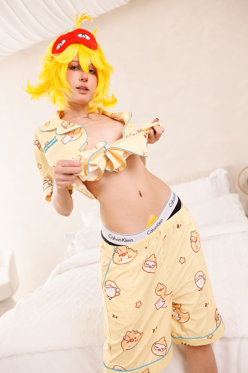 jeanwanwanart's tweet photo. Can't stop me! 
Dokibird cosplay will prevail lol
I didn't know people would be so offended by a feather bush lmao https://t.co/z1Xqrv9M7v