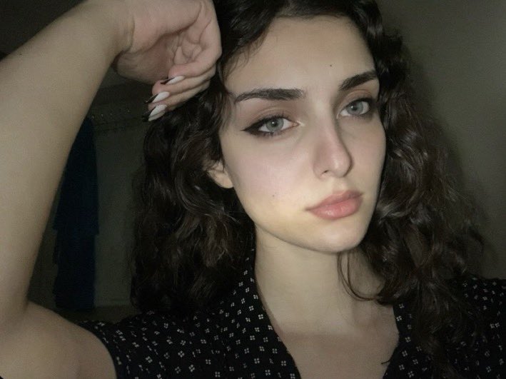 ProfferedNooz's tweet photo. White Persian girls 🇮🇷 https://t.co/oiNnNhWAZ7