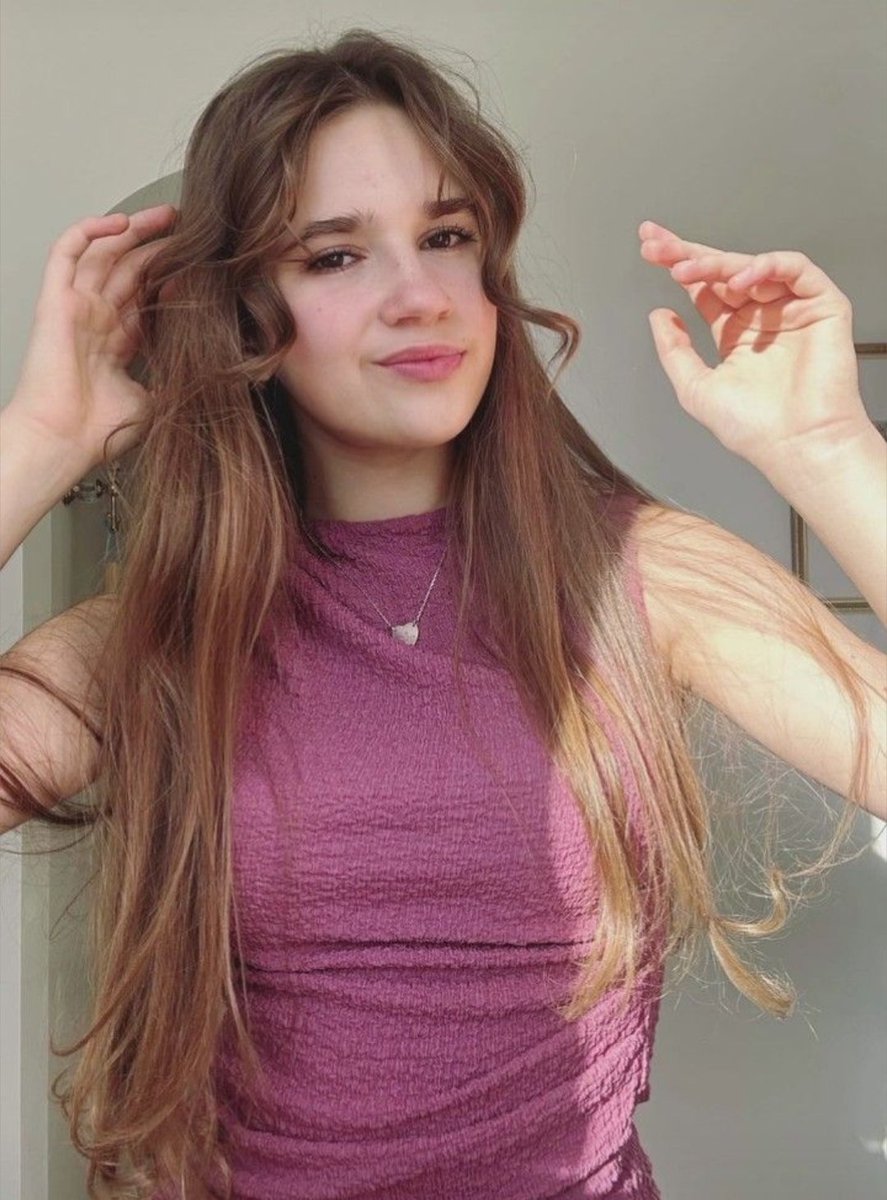 karolinaRose1k's tweet photo. I don’t need to say too much when my presence can speak for itself. If I caught your attention, don’t be shy—leave me a little comment. 😉💋 https://t.co/DaeoX4Kam8