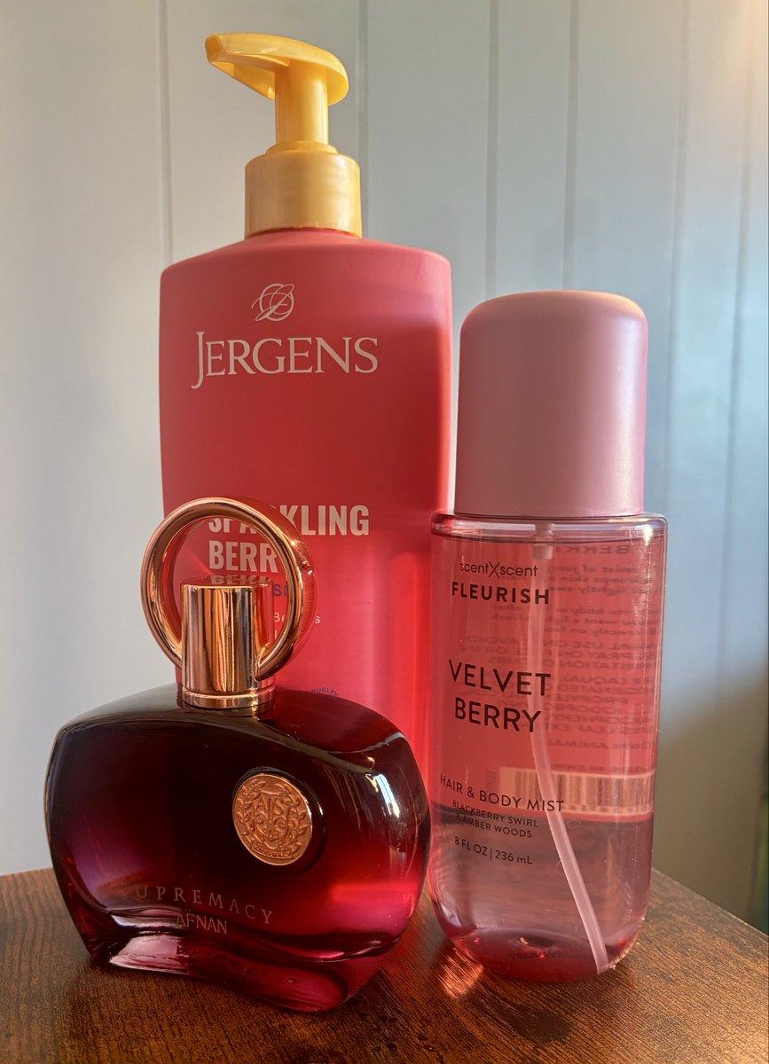 dfragrantfeline's tweet photo. SOTD Combo
Fresh, clean, fruity, and feminine.🍑🍓
Afnan Supremacy Purple, Jergens Sparkling Berry, and Velvet Berry by Fluerish. #perfume #scent #perfumecollection #viralreels #sotd @afnanperfumes @jergensus @scentxscent| https://t.co/uchAZRTSNN