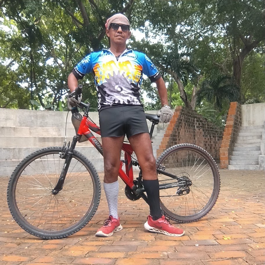 UrielCollado's tweet photo. "Soñé con bicicletas y lloré al despertar.  
... La huella de aquel sueño me ayudará a cruzar con esperanza caminos prohibidos" https://t.co/bXf6IHjSLp