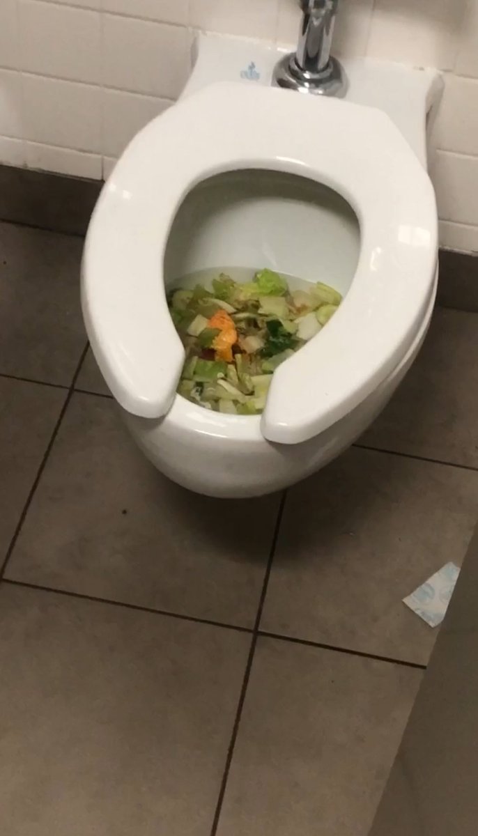 ashwglcj's tweet photo. @uniicornpoopp just outta frame is a used pad blood side up 🥲 https://t.co/IthpY5l3EM