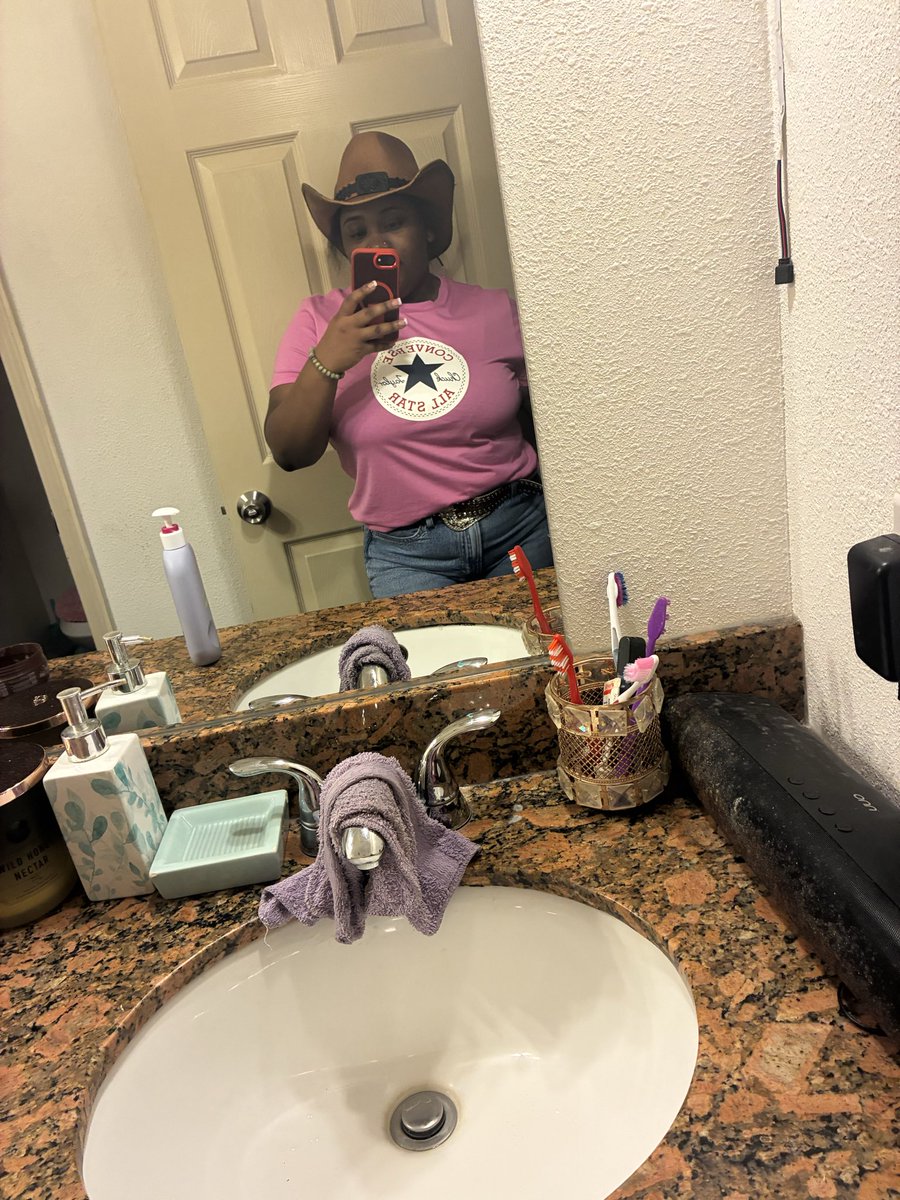 yslbaeeee's tweet photo. I literally live 4 different lifestyles  #houston https://t.co/gi46GSqQEM