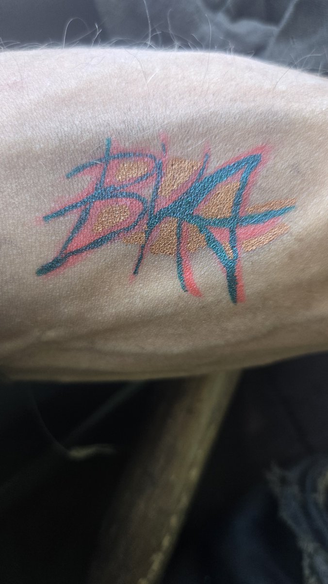 PYEIDPIPER's tweet photo. @WOracles Bunny giraff-itti  🦒🦒🦒🦒🦒🦒🦒🦒🦒🦒🦒🦒🦒🦒🦒🦒
Yaaay

The doodle on my arm well yea, the other i found while exploring, i see a couple artists at work there tho but main one oh chef kiss. https://t.co/8iwlIW0636