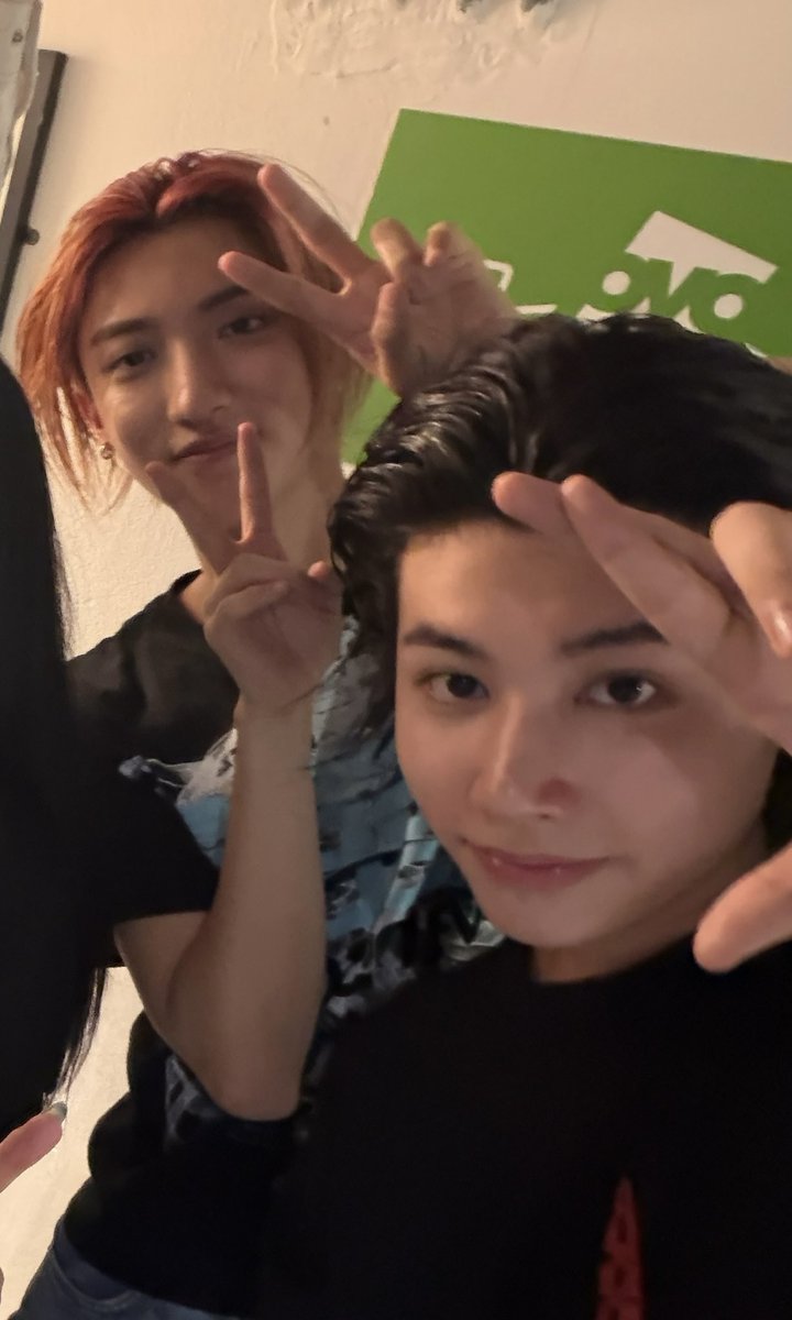 anchanspace's tweet photo. Maknaez🤍
They’re just babies backstage☺️🫳🏼🫳🏼 https://t.co/CcF6zBr7Bz