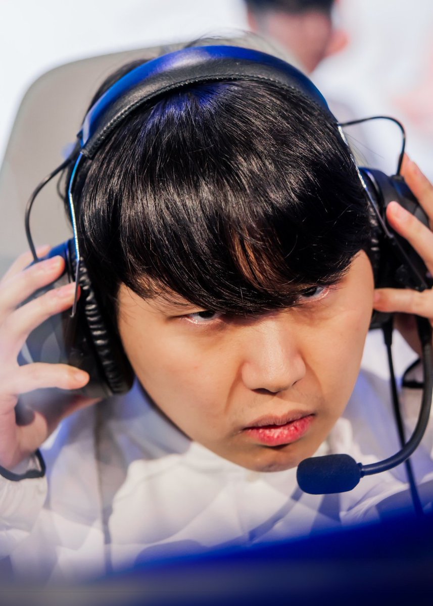 Abyss_ix's tweet photo. 🚨 BREAKING: Aiming 🇰🇷 announces retirement on League of Legends’ 17th anniversary:

“I should’ve already stopped a year ago, the game is just too old for me” https://t.co/pxBOzJmGt9