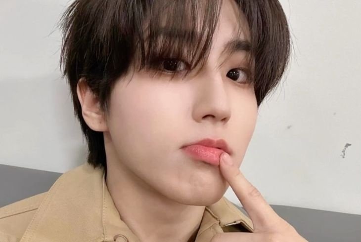 dedaodobin's tweet photo. #minsung au interativa | Halloween 

Onde Minho tem crush no seu melhor amigo há muitos anos, mas nunca teve coragem de se declarar, até que recebe uma mensagem inesperada. https://t.co/OQQchPgH8m