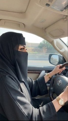 ssndq8's tweet photo. اختي تتجهز حق الدوام وداقه الميانه مع نص شباب الدوام 🫡🌹 https://t.co/dGwYGvHfoR