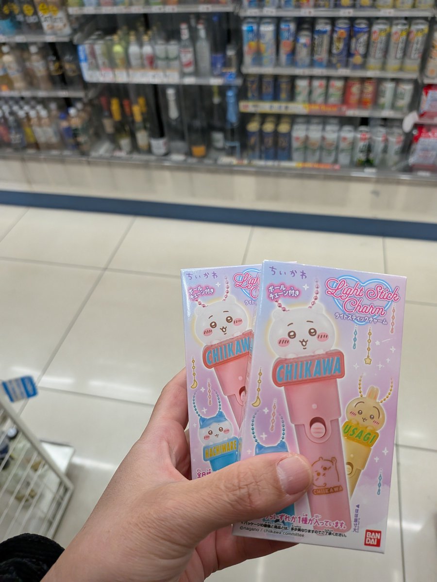 snowfilia's tweet photo. ちいかわのライト、友だちも欲しがっていたので今、昨日のファミマ寄ったらまだ２つ残ってた✨️ https://t.co/4RHI40Iiu3