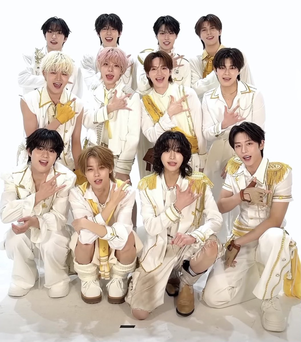 __mochissa's tweet photo. この白衣装まじでかっこいい神 https://t.co/ZUAiJMrYCz