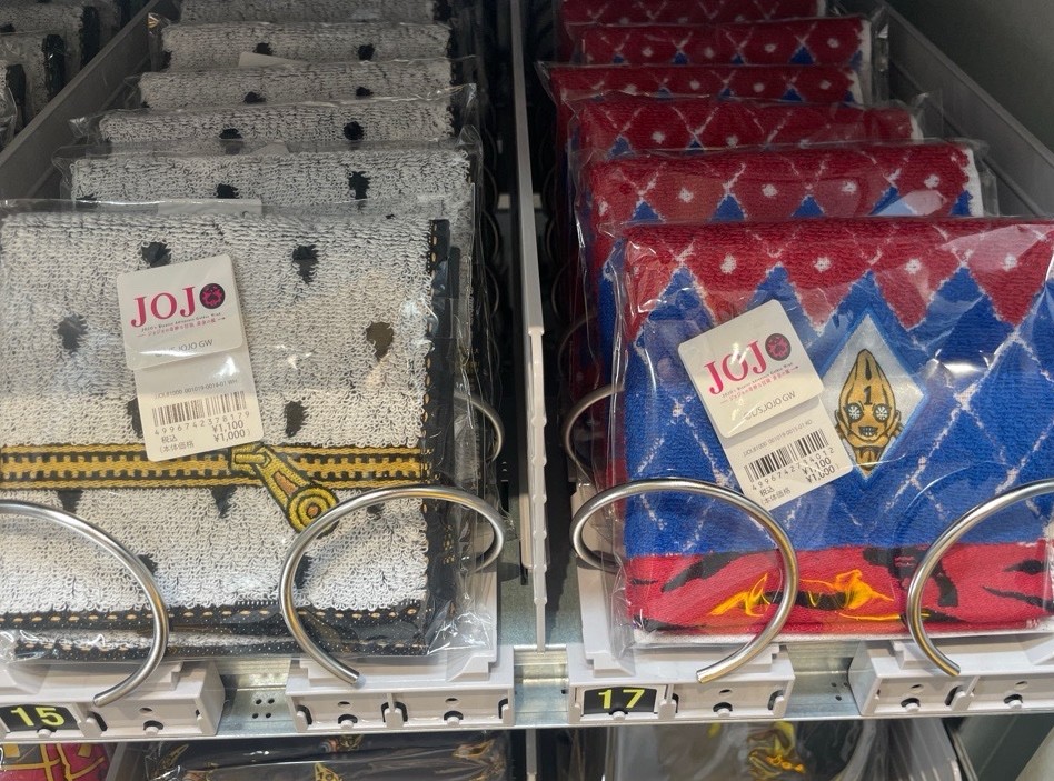 jihanki1879's tweet photo. アニメ『ジョジョの奇妙な冒険』シリーズの雑貨を絶賛販売中。
自販機で販売。
販売場所 神戸マルイ　1階

他の商品や場所はこちらから
https://t.co/RbJNrjCtVK

#jojo_anime #ジョジョの奇妙な冒険 #自販機 https://t.co/xj5qhN2D6L