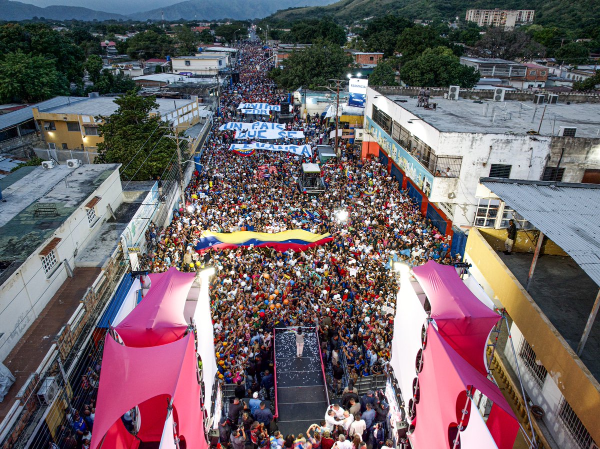 Chiqui_new's tweet photo. El verdadero llenazo 😍 Delcy desbordó Carabobo hoy. Que mujer tan arrecha!!! https://t.co/QHh74Ve3Ll