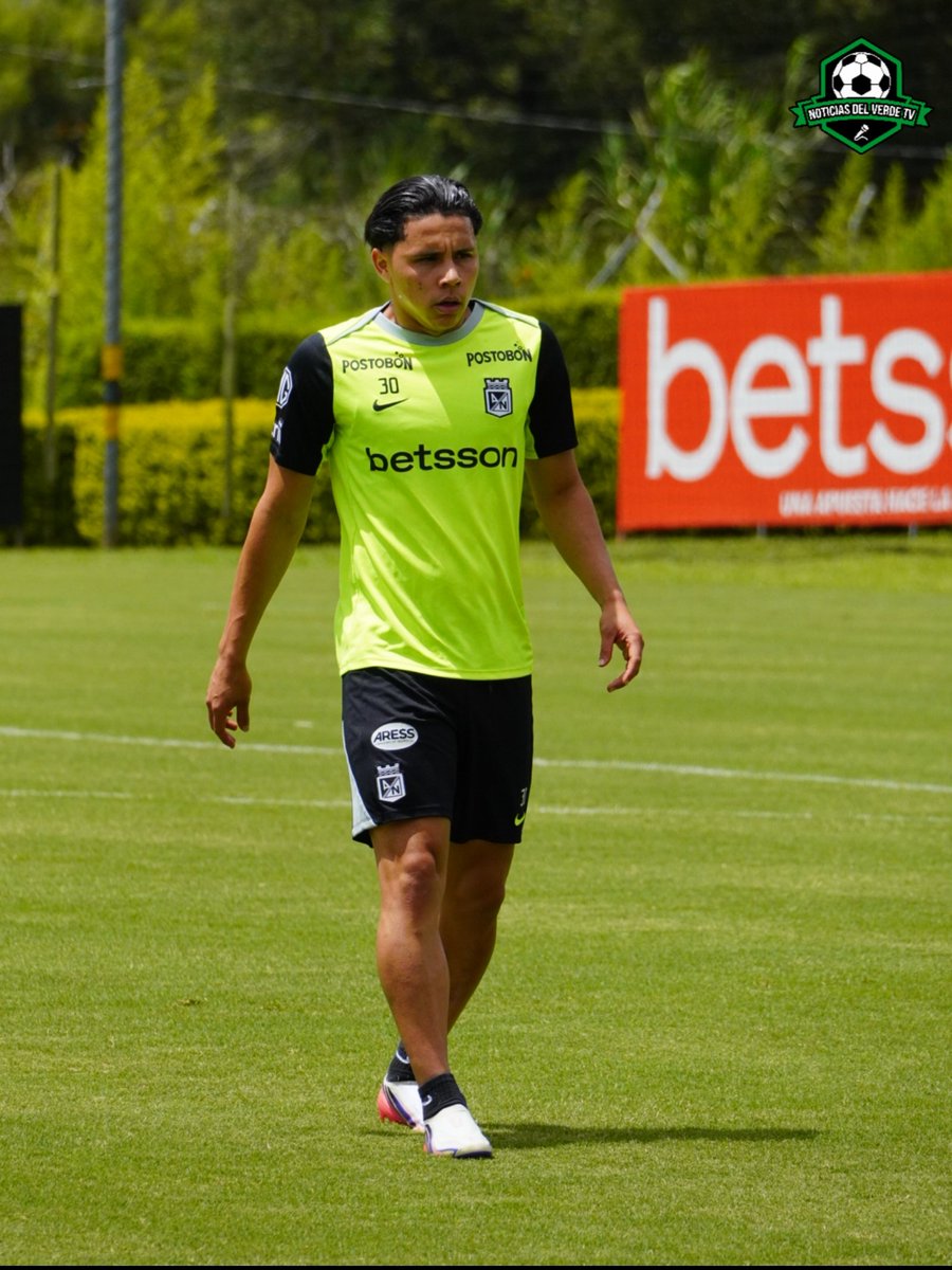 NOTICIASDEVERDE's tweet photo. Imágenes del entrenamiento de hoy previo al juego ante Santa Fe.
.
#VamosNacional 🇳🇬 https://t.co/HoNZtV1DvO