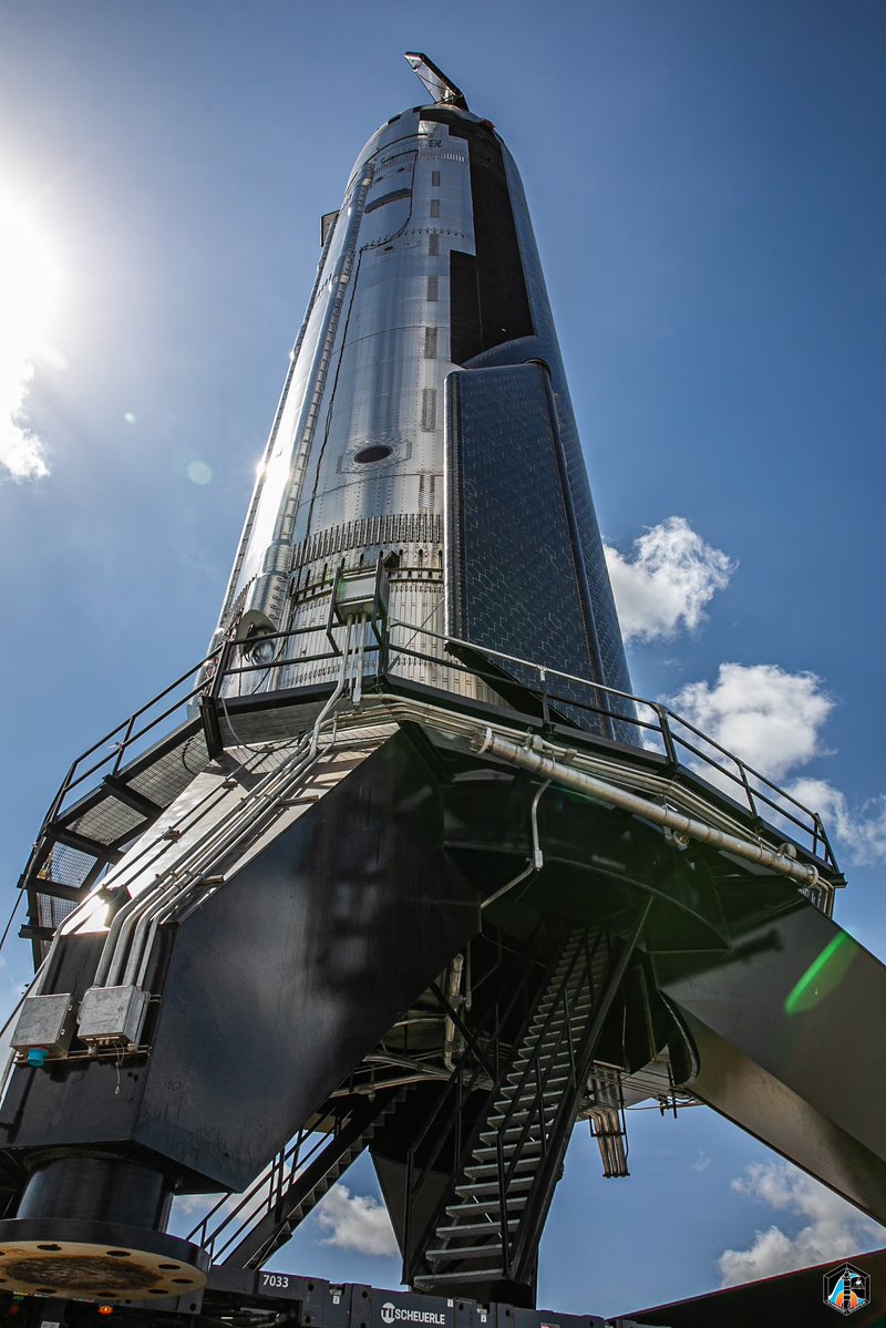 SpacesFuture's tweet photo. ↑ 

Starship Flight 15 First Full Stack Ship and Booster Catch Attempt by the Mechazilla Tower Chopsticks 🥢🔷

S42 ⭐🥢🔷🦖 "
B22 💎🥢🔷🦖  '
__
¹https://t.co/bZzP2Q0WNw
"https://t.co/Hf9yglmUak
'https://t.co/IvVbmFYHVy
"🖼️'🖼️