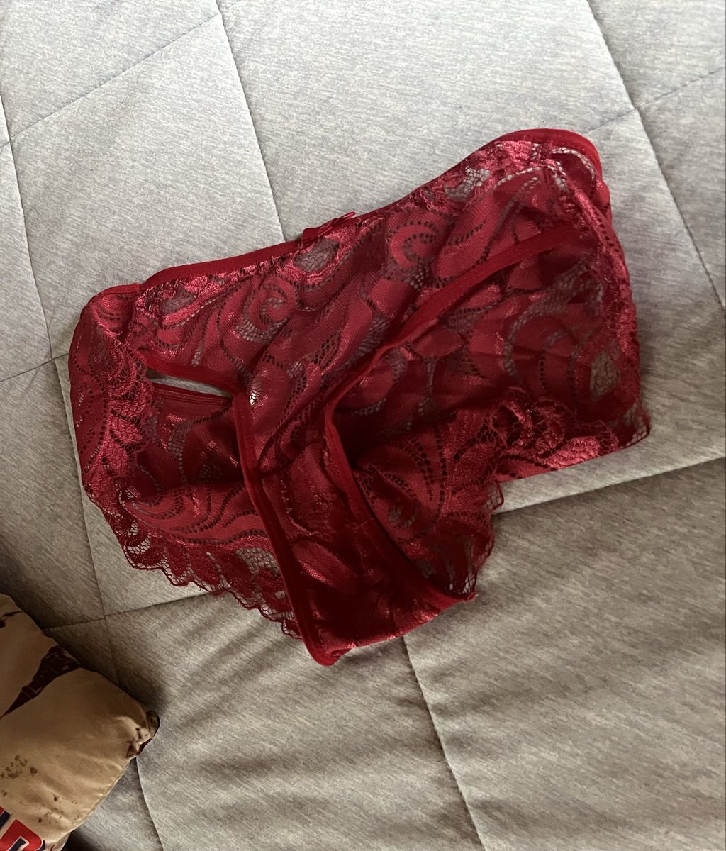 amigasmtyy's tweet photo. El que adivine de cual de nosotras es este cachetero y edad, se va a ganar un buen regalo por mensaje 🔥🔥 https://t.co/lOC7tG2a1H