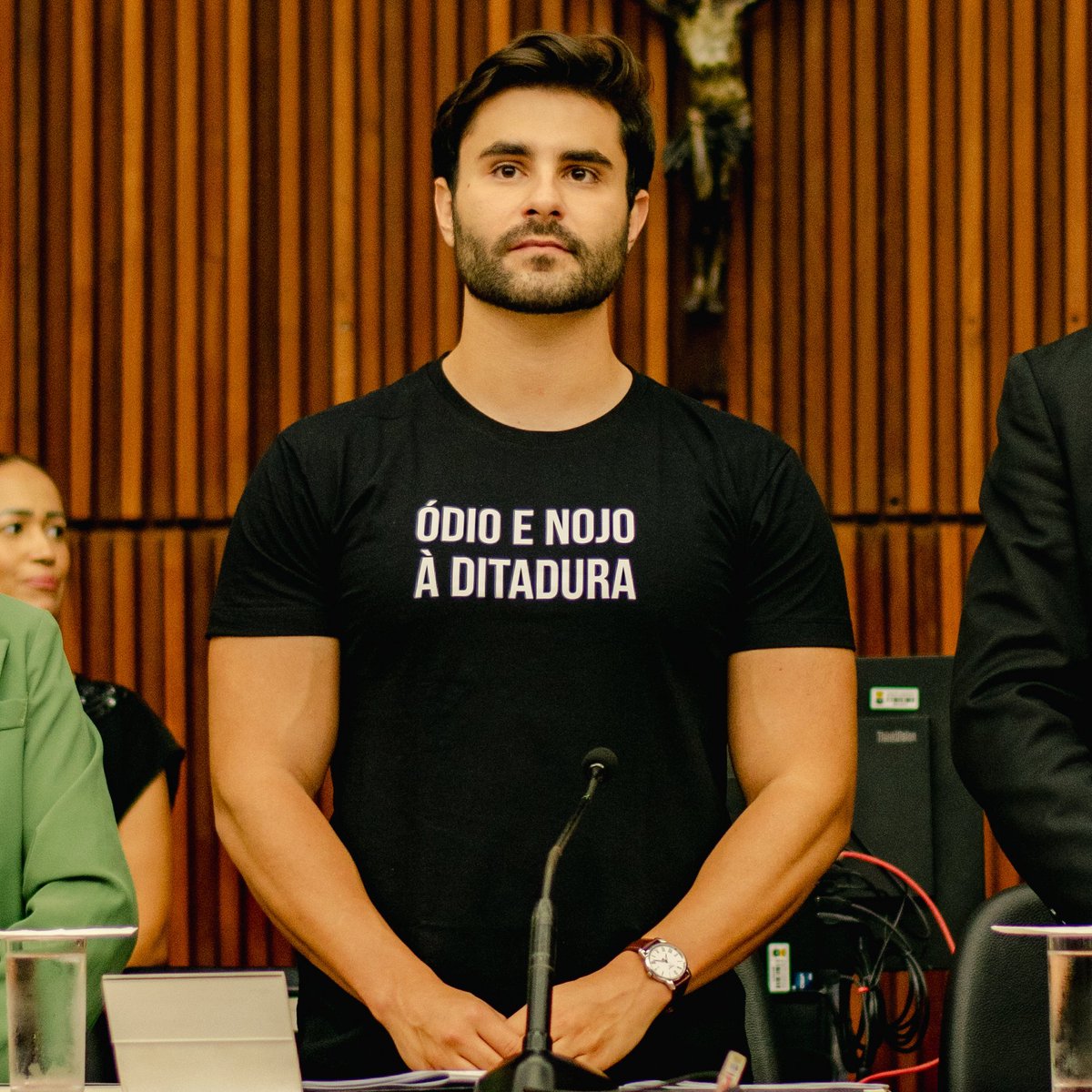 republiqueBRA's tweet photo. 🚨 🛫 Deputado eleito Pedro Rousseff aciona o PGR, Paulo Gonet, para que avalie a apreensão do passaporte de Nikolas Ferreira e a proibição de que o deputado deixe o país. https://t.co/IeftLGYj8o