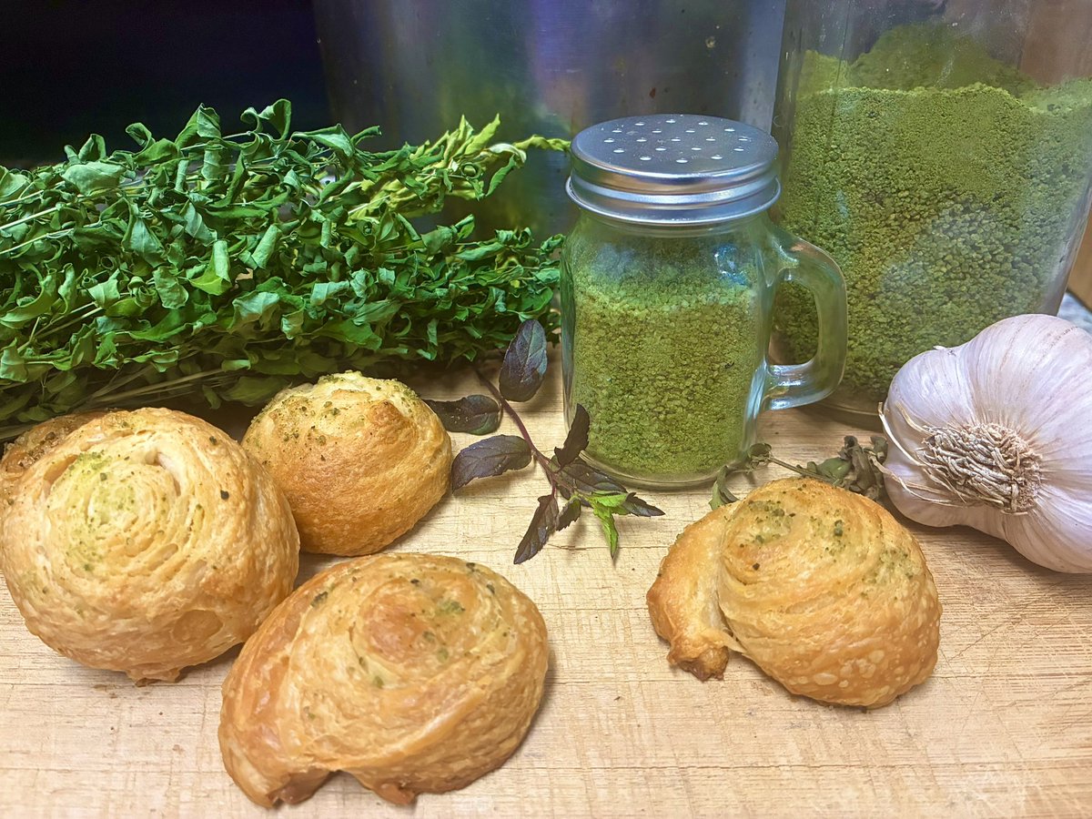 ArtredV's tweet photo. At the #MoonWolfSanctuary health is very important . Charlene Palmer has a great basil salt formula with #Moringa  and I’m cooking up dishes to show you exactly what you get to enjoy!  #Basil #Homecooking #Herbs #Sanctuary #WildLifeRescue #Wolves #Love #Food #Family #Croissant https://t.co/ceQDlu9oBa