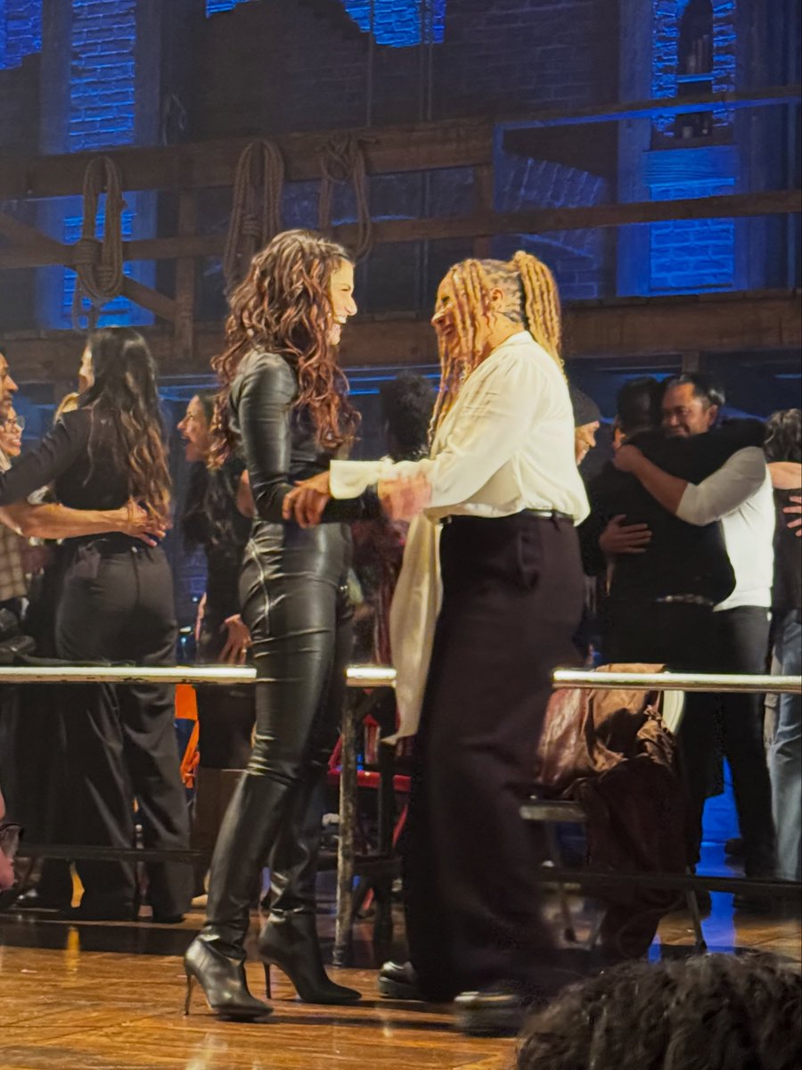 coletscinta's tweet photo. IDINA MENZEL AND TRACIE THOMS IN 2026 MY MOVIE MOJO ARE YOU KIDDING RN FHSKSJSJDJ #RENT2026 #RENT30 https://t.co/RJkRIZ1ELR