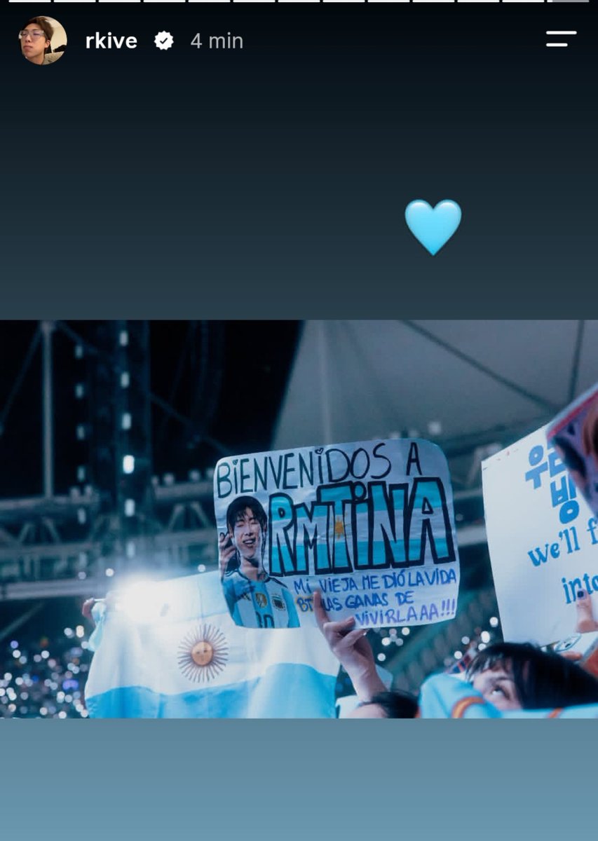pjmIesviu's tweet photo. 💜: "bienvenidos a RMTINA mi vieja me dió la vida bts las ganas de vivirla"
💜: "RMTINO estás en el lugar correcto con las personas correctas"
💜: "Namjoon eres mi favorita canción de amor"
💜: "Permiso para llamar a Nam DADDY"

TODOS LOS CARTELES QUE NAMJOON SUBIA, QUE GENIAS 😭 https://t.co/mjhzpKF3Ri