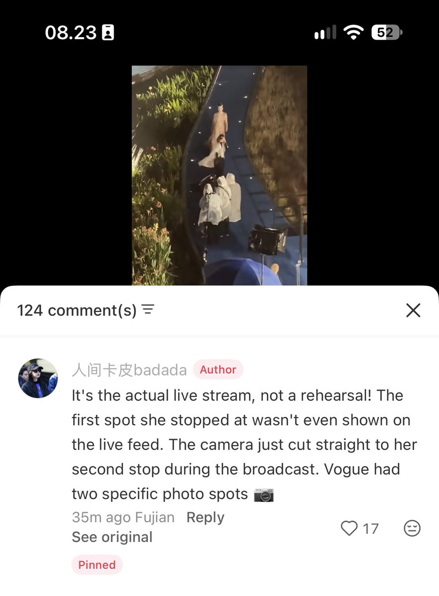 BucinYangDi1188's tweet photo. Saw a new angle during the red carpet. It's been days but our viral girl is still being talked about. The way she tossed off the shawl was absolutely cool *chef's kiss* 

Slaying queen 👸 

#Dilireba #Dilraba #迪丽热巴 
#DilrabaxVogueGala https://t.co/03F78OXkju
