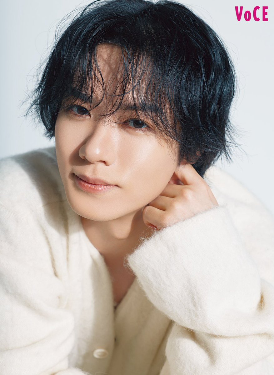 therampagefext's tweet photo. ＼📚好評発売中📣／

「#VOCE 12月号 Special Edition増刊号」

#川村壱馬 の表紙が目印🌟
みなさんもうゲットしましたか？？

綴じ込み付録「壱馬語録SPECIALシール」に、たっぷりのインタビューもお届け✉️

ぜひチェックしてください✨
https://t.co/7jbNJTjhor

@iVoCE 
#THERAMPAGE @sncrmpg_kk https://t.co/GIWjLnPjv1