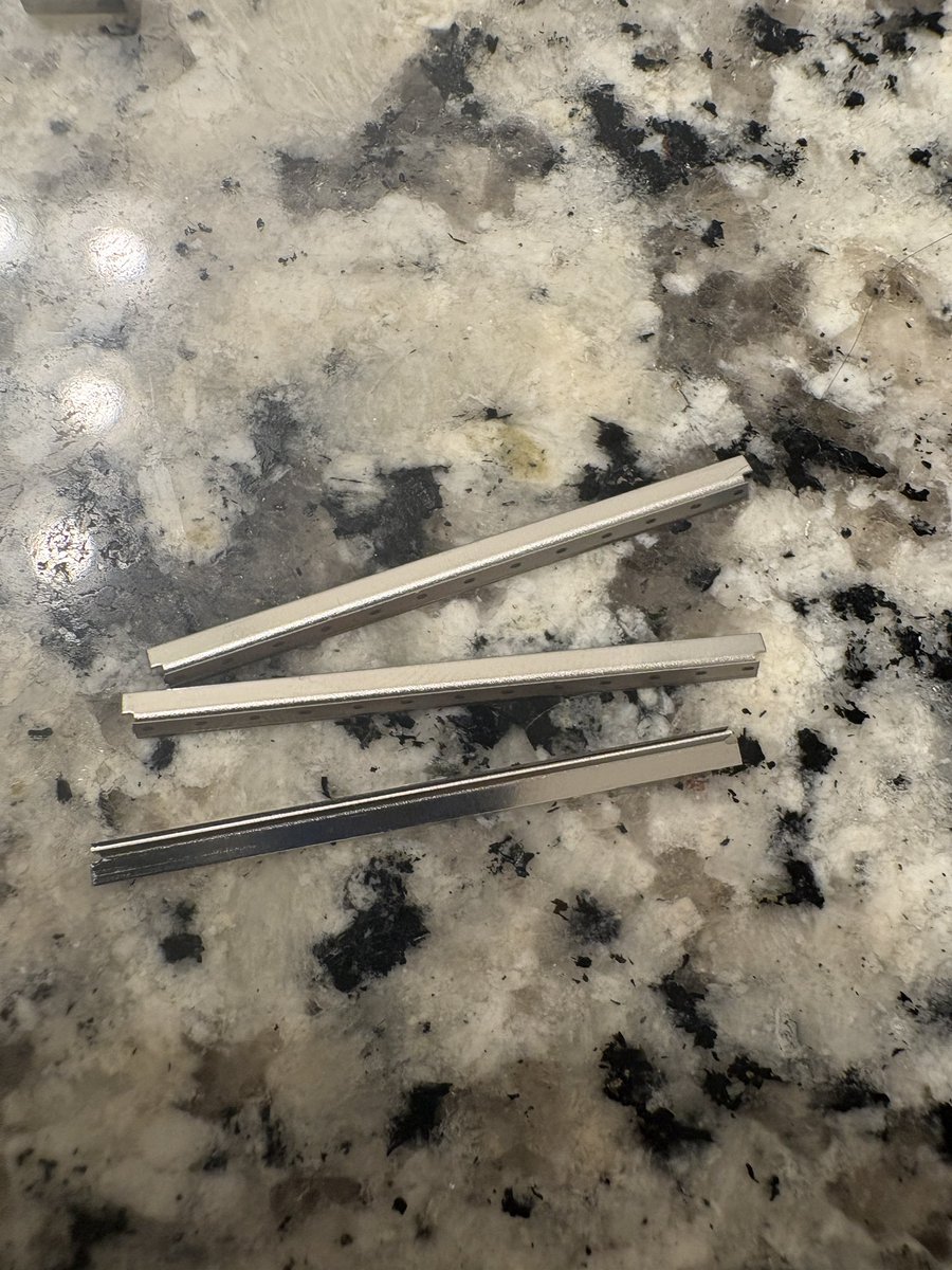 strwberry_l0ver's tweet photo. idk if this is #winning since these are great blades or #losing since i’m relapsing 🤔 https://t.co/1ABUEuhmVl