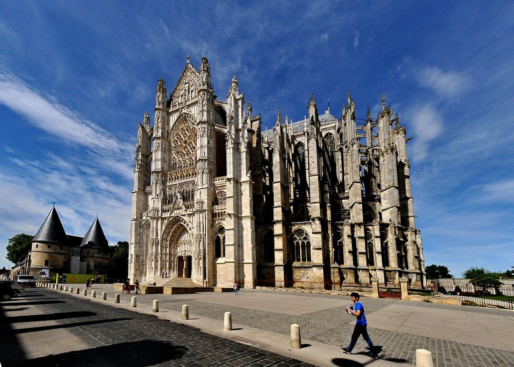 MemoryMedieval's tweet photo. It's Tuesday so of course we post Beauvais https://t.co/HR5Q0uXrCs
