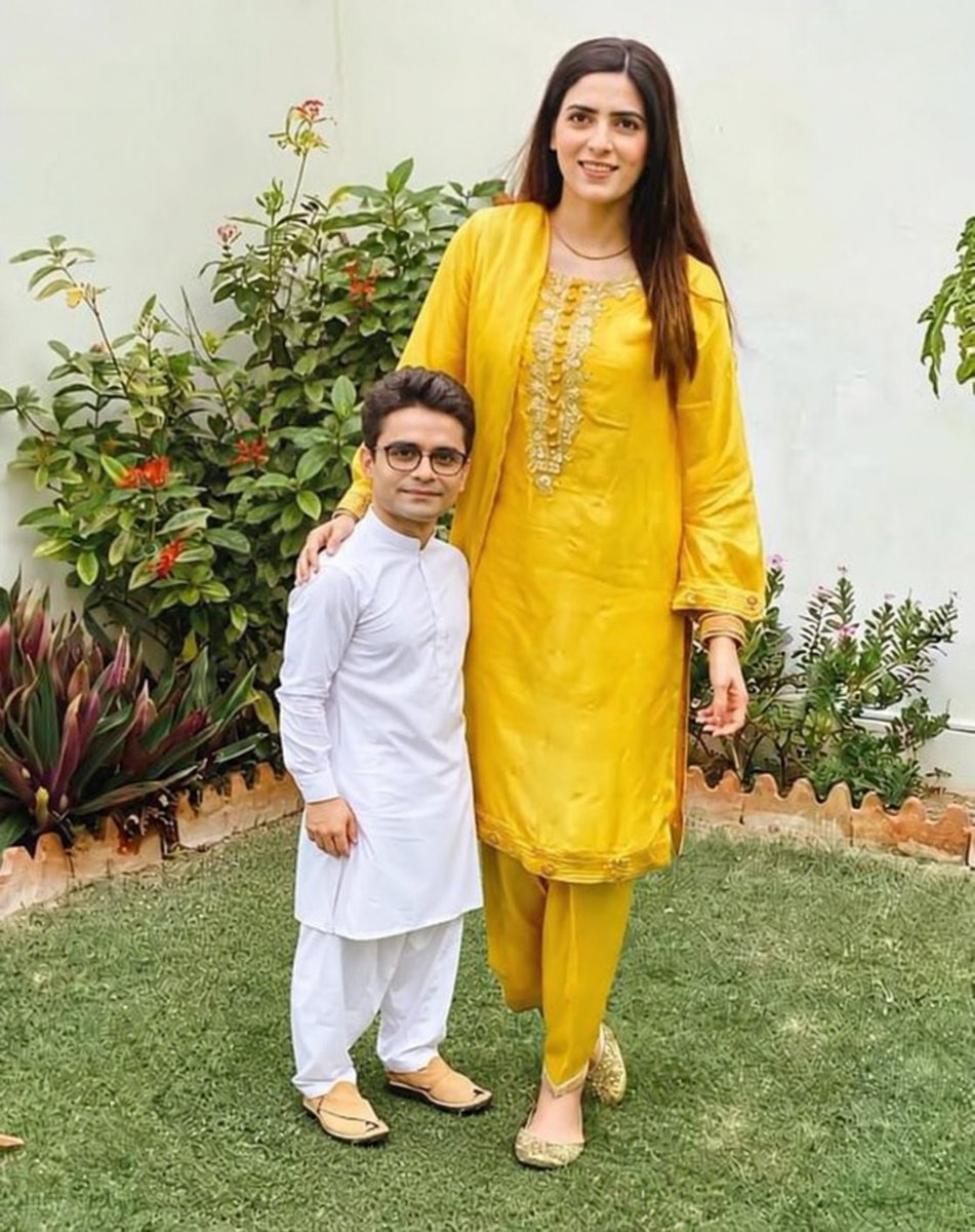faisal_parla's tweet photo. The best thing about Italian news is they will have a butt ugly male anchor and a super hot woman whose milkshake brings the boys to the yard. Pakistani news shows - I implore you, no one wants to see Manjan Jackson, Temu Ben Shapiro, or Viagra spokesperson Muhammad Malik on tv. https://t.co/BnSO9VpBhc