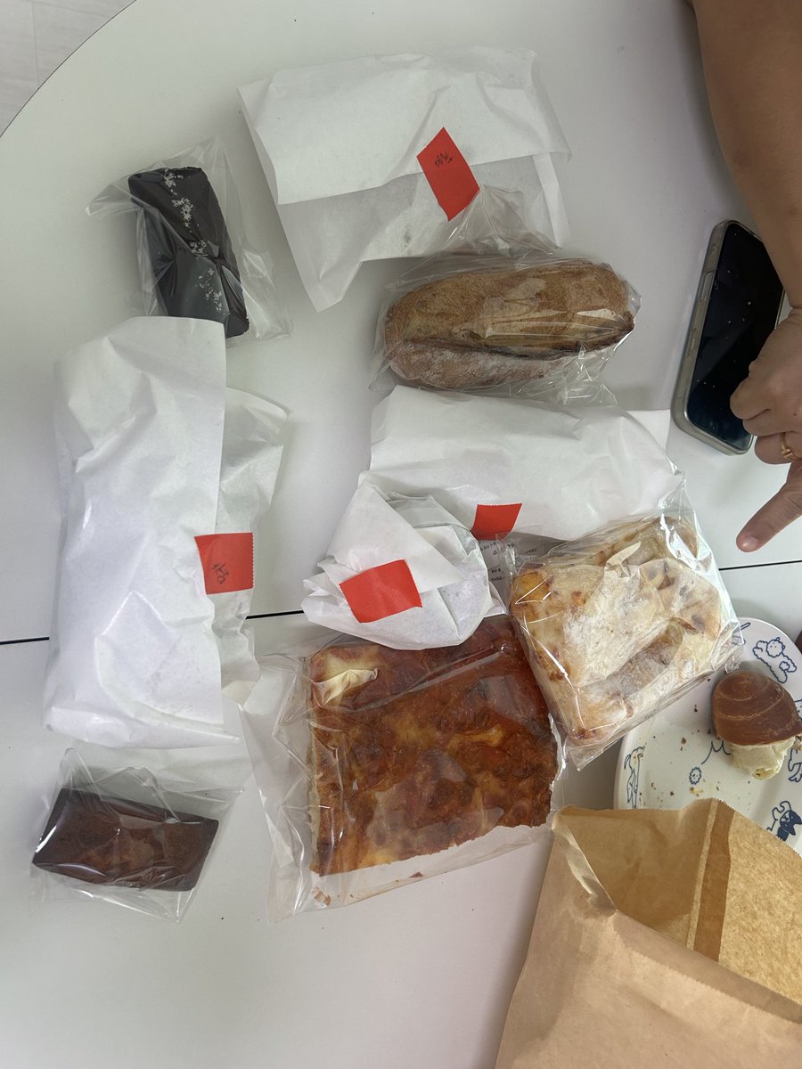 yangnyomnyom's tweet photo. 빵먹으면서 빵사오기 
私はパンが好き〜！🥐

📍파주 몰입 https://t.co/t62wVLb0jp