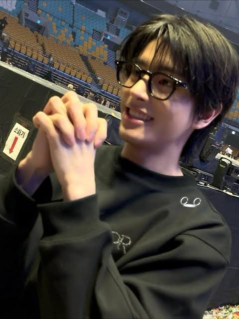 Kikayyv's tweet photo. Duh pagi pagi udah kangen ikeuu 😭🤏 https://t.co/4inkIDmyxS