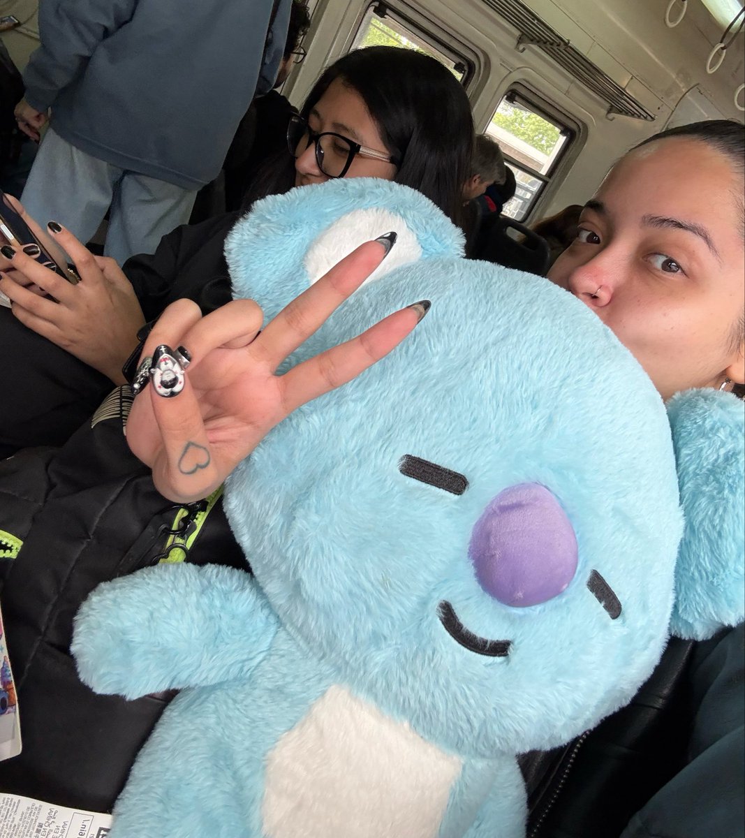 prodbystd's tweet photo. ENTIENDEN QUE YO HACE UNAS HORITAS ESTABA VIAJANDO CON JACQUI EN EL TREN ABRAZADA A MI KOYAAAAAAA Y AHORA ESTIY EN EL INSTAGRAM DE NAMJOON DÉJATE DE JODER ESTÁ LOCURAAAAAAAAAAAAAA https://t.co/yi2zExbQXe