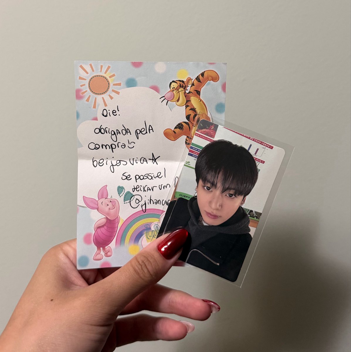 jaehoonish's tweet photo. feedback mega positivo para • @jihancaptor 

muito obrigada por atender meu surto, e me vender esse photocard nos 45 do segundo tempo 🥺🩷 https://t.co/Xuy27DxSen