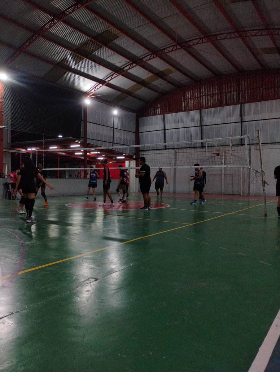 thunder_130's tweet photo. Vcs já tiveram uma amg que dá aulas de vôlei? Se não tiveram, podem ter!!! https://t.co/6tLZxt5Ys6