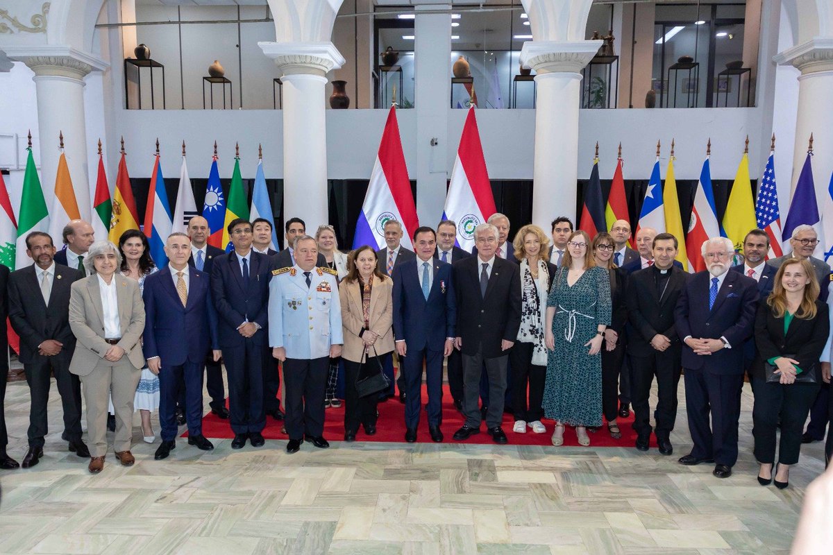 mreparaguay's tweet photo. Canciller recibió reconocimiento de la Asociación del Cuerpo Consular del Paraguay 

➡️ https://t.co/yrzIwDFoKI https://t.co/9FzfIxMLwI