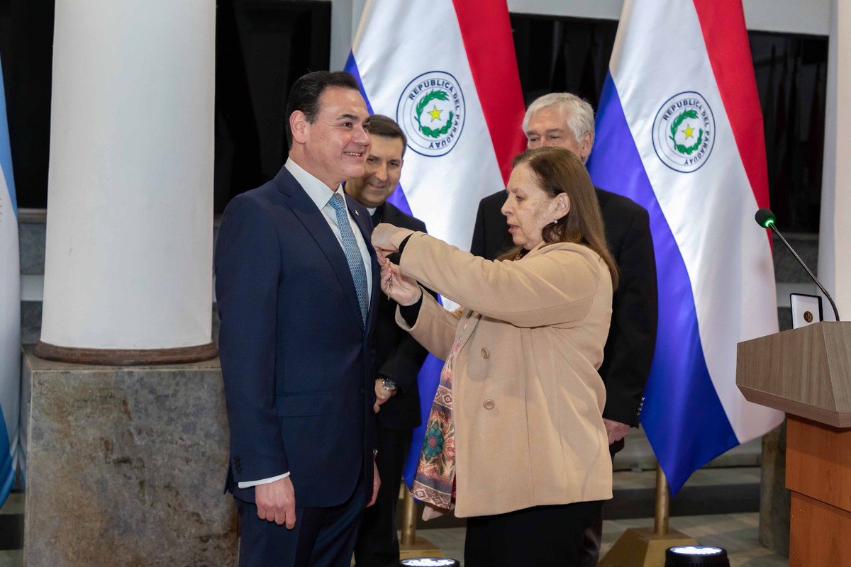 mreparaguay's tweet photo. Canciller recibió reconocimiento de la Asociación del Cuerpo Consular del Paraguay 

➡️ https://t.co/yrzIwDFoKI https://t.co/9FzfIxMLwI